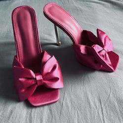 📍Selling Heels – Stylish & PINK