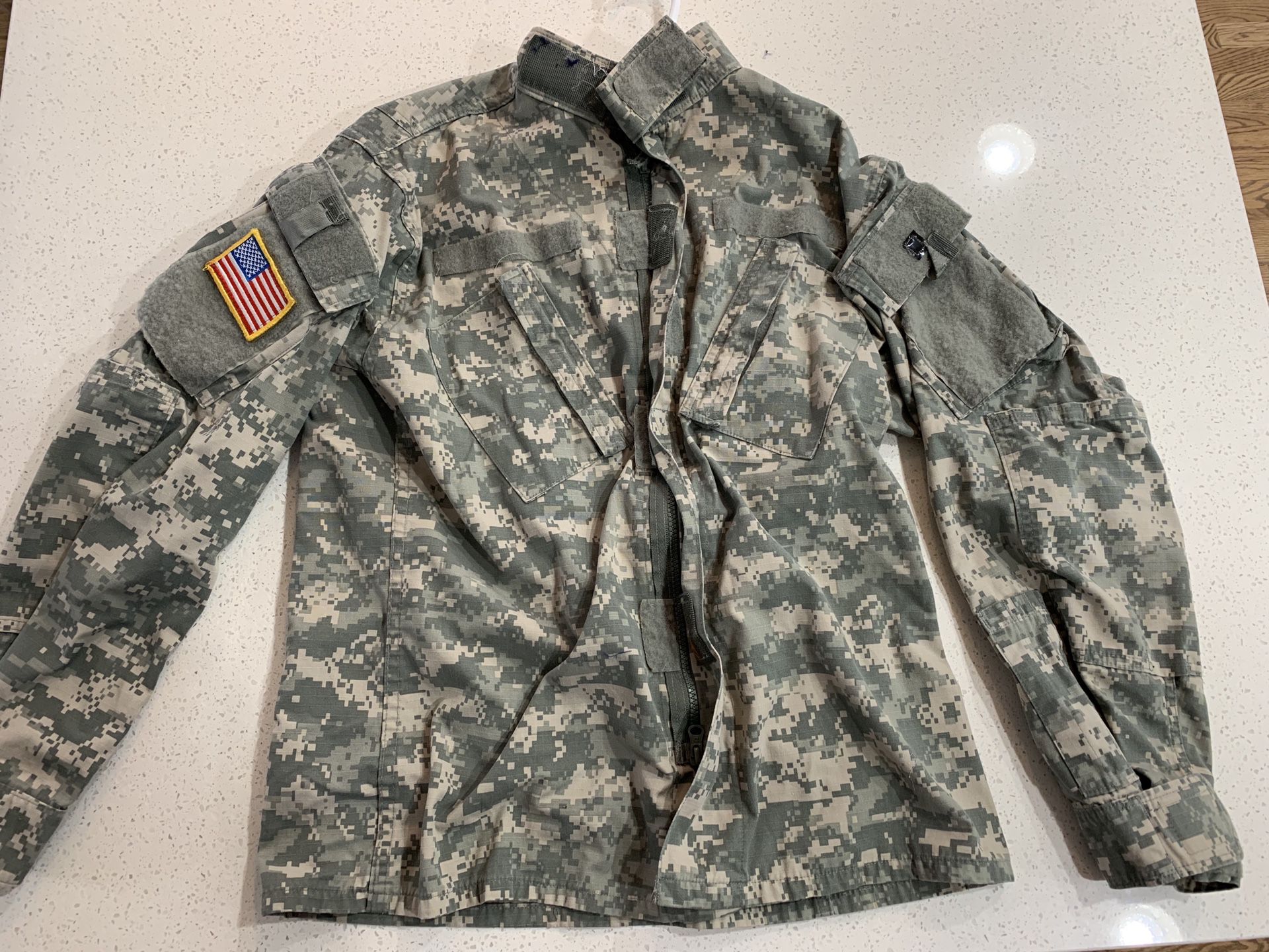 ACU Shirt/ Coat Small Regular USGI Digital Camo Cotton/ Nylon Ripstop Army Combat