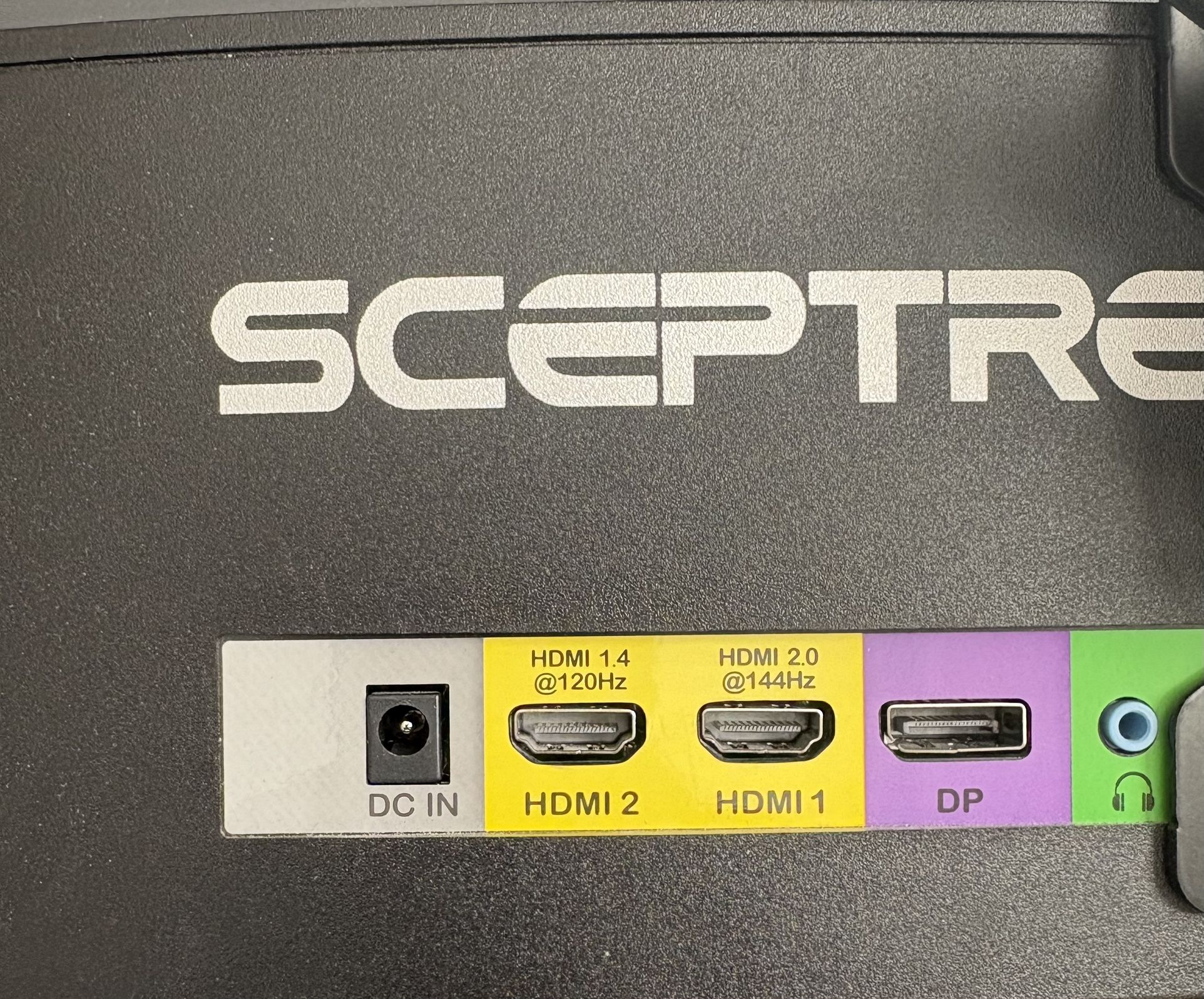 144 Herz Curve Computer Monitor