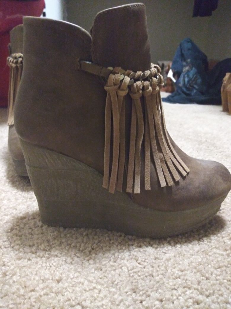 Brown boots size 7