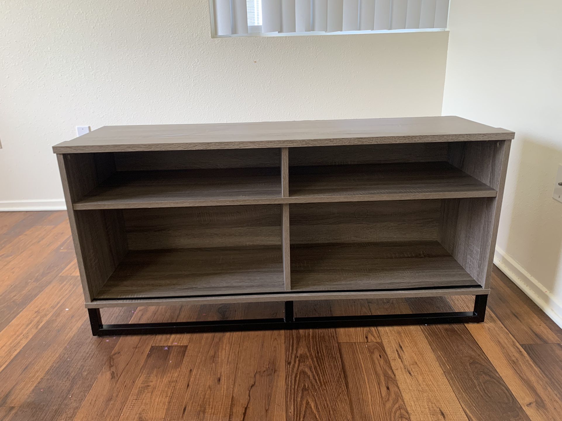 TV STAND 