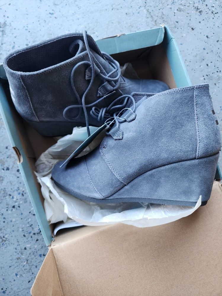 TOM's Suede Wedge Heel Lace Up Booties Gray Black