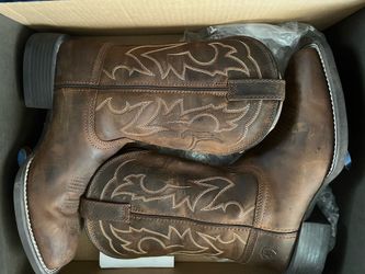 Men’s Ariat sport western boots. Size 8.5 D Medium