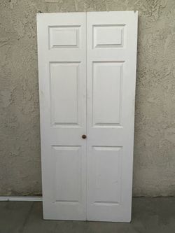 Bifold closet door