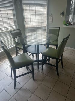Dining room table and 4 chairs