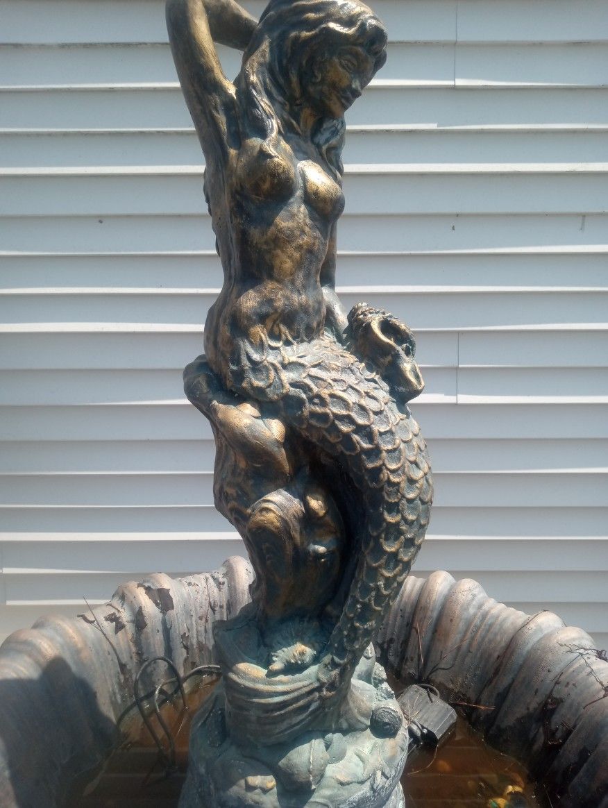Mermaid Dolphin Fountain ⛲