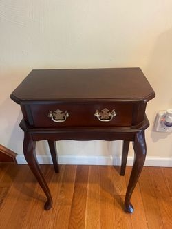 Side Table-great condition