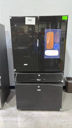 Samsung RF29BB8900AC Bespoke Standard Depth 4 Door French Door Refrigerator with Family Hub™ MSRP $3,899