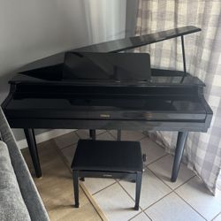 Baby Grand Digital Piano - Yamaha Clavinova CVP600