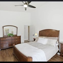 🔥PRICED TO SELL : 4pc Queen Bedroom Set (Gilbert 85233) 🔥