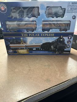 Lionel The Polar Express Ready-to-Play Set, Battery-Powered Berkshire-Style Model Train Set with Remote