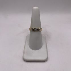 10kt Gold Engagement Style Band w/ Design 