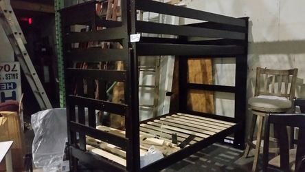New assembled twin over twin bunk bed no ladder
