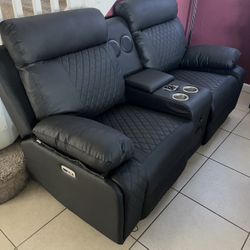 BLACK Leather LOVESEAT w/ LED’s & SPEAKERS 👏🏻