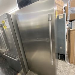 Frigidaire Professional 33” Upright Freezer Column Stainless Steel 