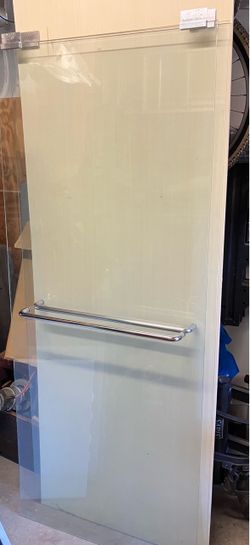 Frameless bypass shower doors