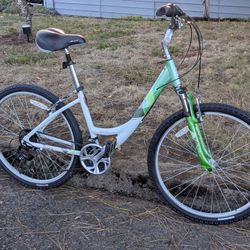 Diamondback Serene Classic Ladies Step Through Size Small 15" Hybrid Bicycle 