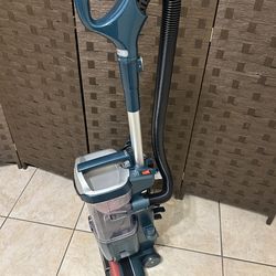 USED LIKE NEW SHARK 🦈 VACUUM WORKS GREAT