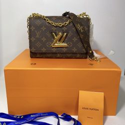 LOUIS VUITTON TWIST MONOGRAM🏷190.00