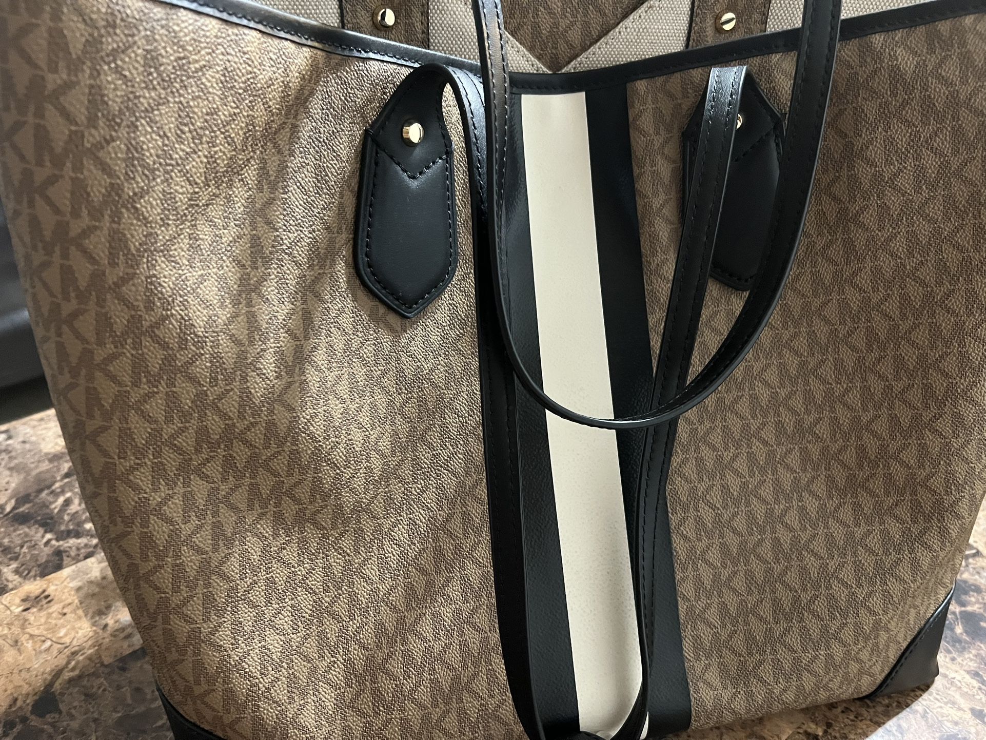 Michael Kors Purse With Wallet