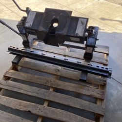 Reese 5 Th Heel Hitch And Bed Rails