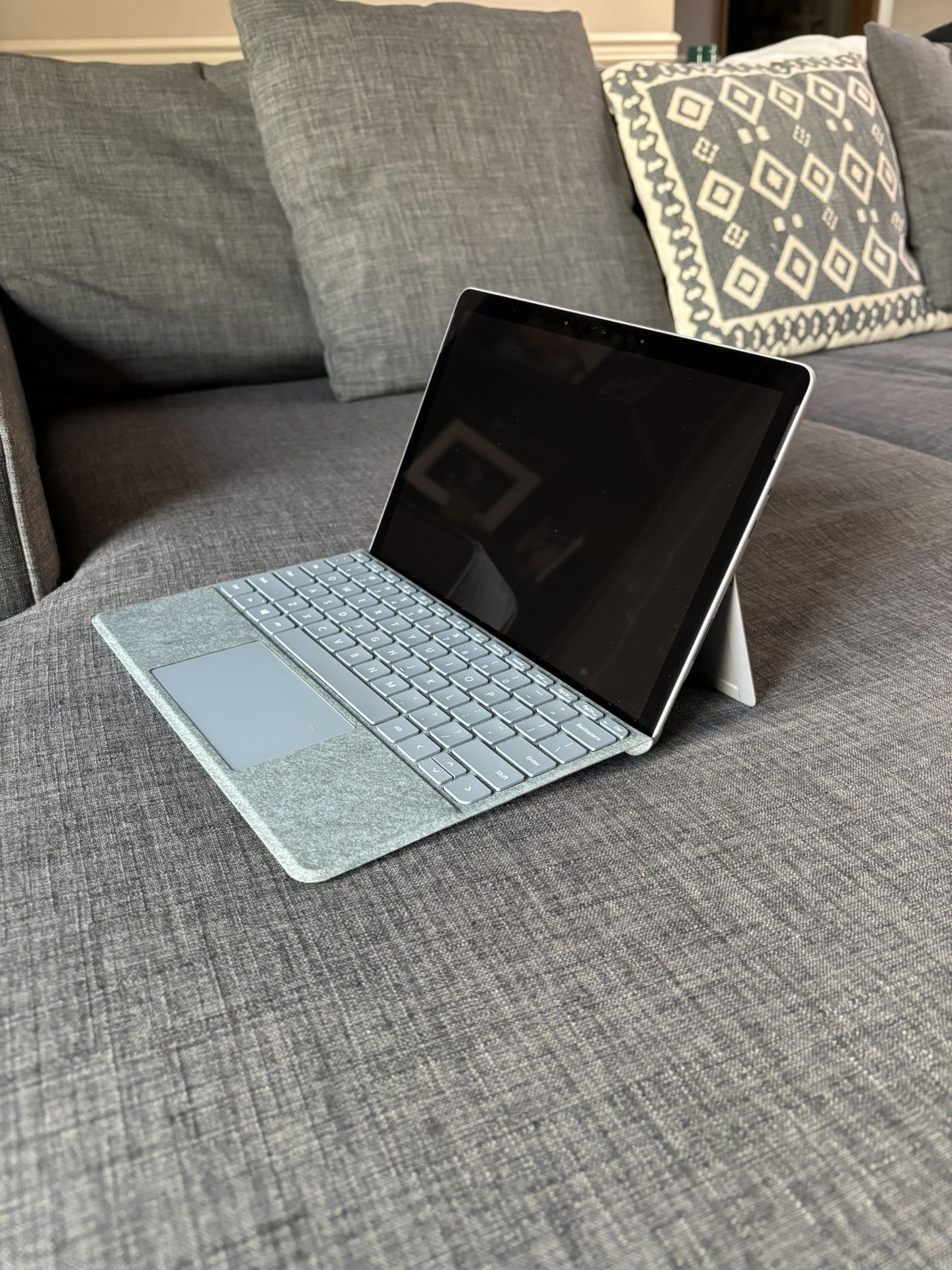 Surface Pro Go 2