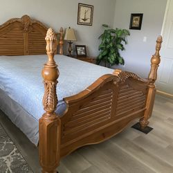 Solid Wood Queen-size Bed Frame 