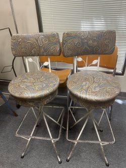 Bar stool