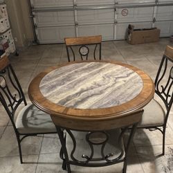 Dinning Table With 4 Matching Chairs