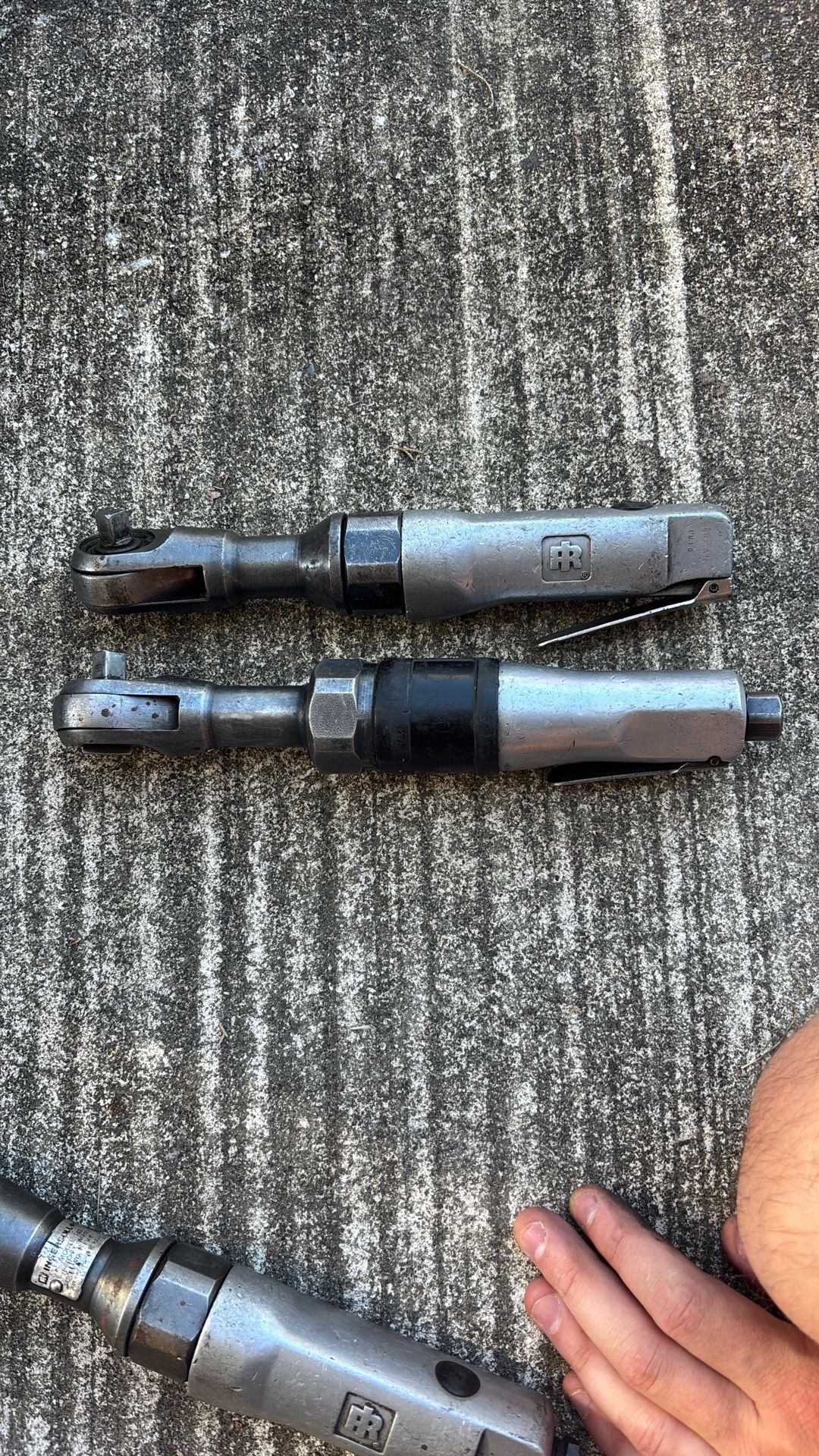 2 Pneumatic Wrenches