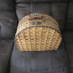 Picnic Basket With Fake Accessories 