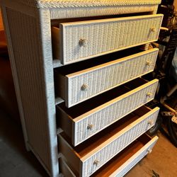Comoda.  Dresser