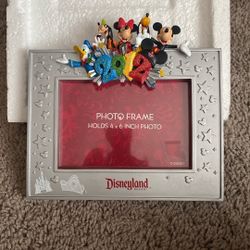 Brand New Disney Parks Silver Mickey And Friends Photo Frame 