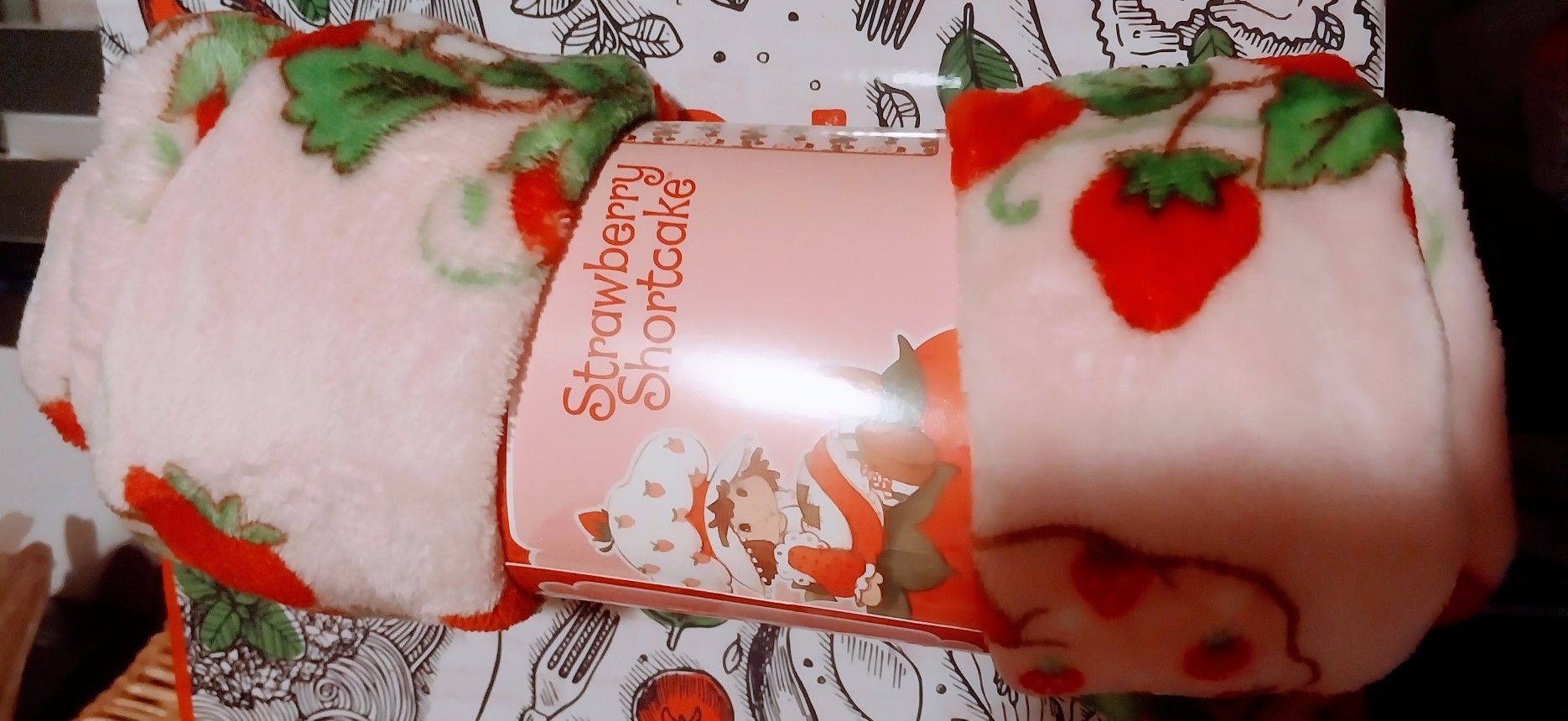 Brand New Girls Strawberry Shortcake Blanket