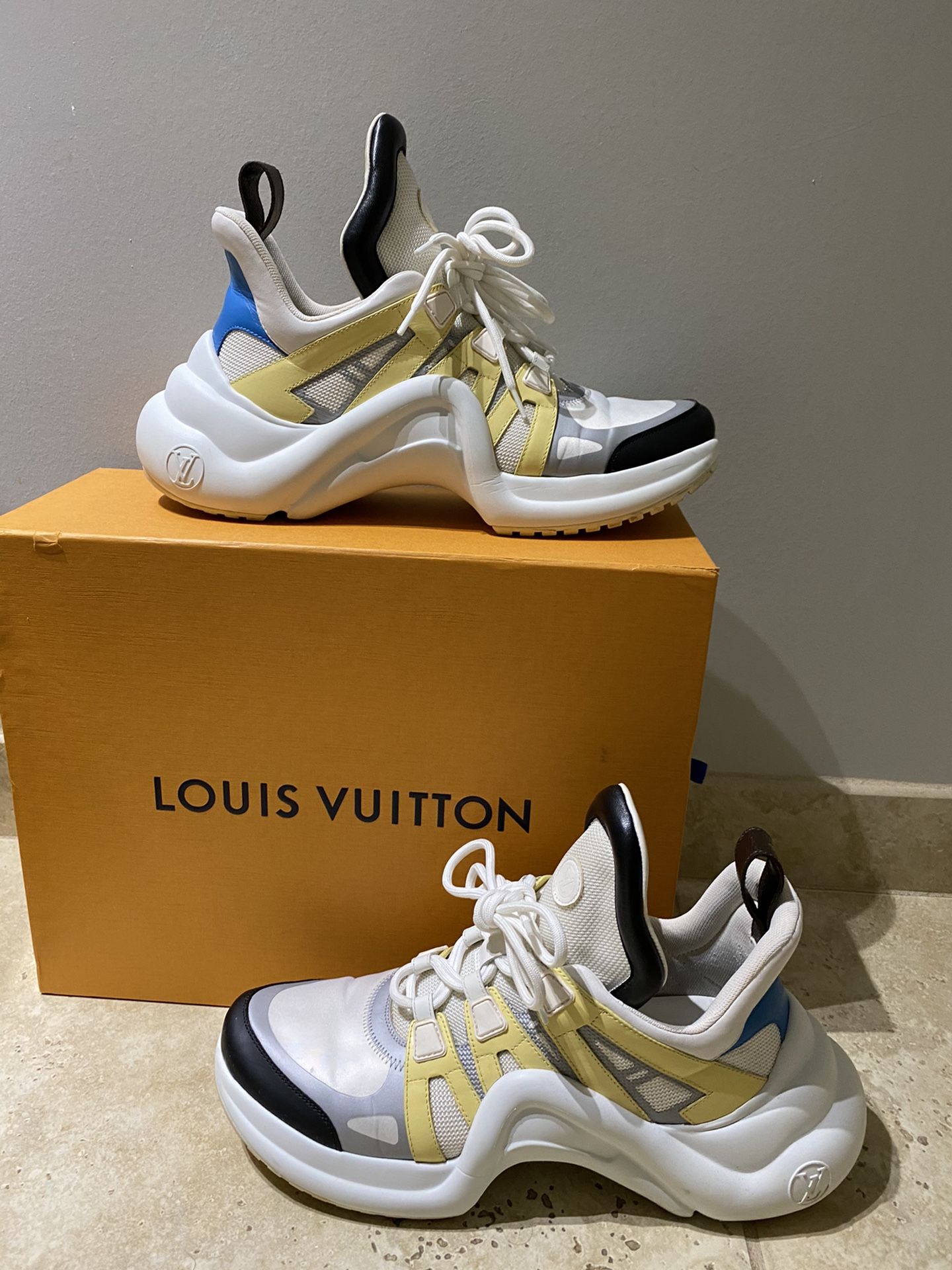 Louis Vuitton Archlight’s ✅ Sz/9