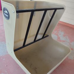 Hanging wall feeder 