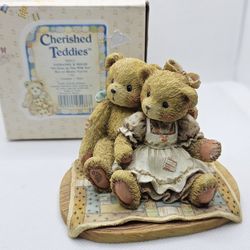 New 1991 CHERISHED TEDDIES NATHANIEL NELLIE Twice As Nice You SIGNED Blanket 

Mint condition, kept in the box, box has some minor wear due to storage