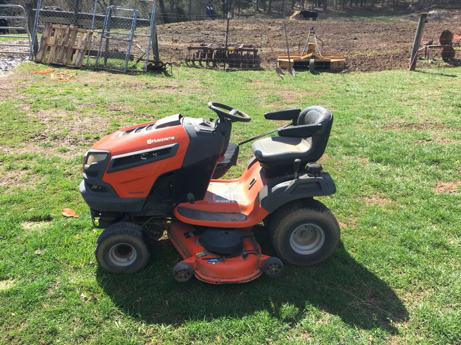 Husqvarna- 42 inch cut. Needs a battery. We used it last summer but purchased a zero cut mover so don’t need it anymore.
