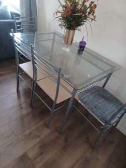 Small Table With 4 Chairs 