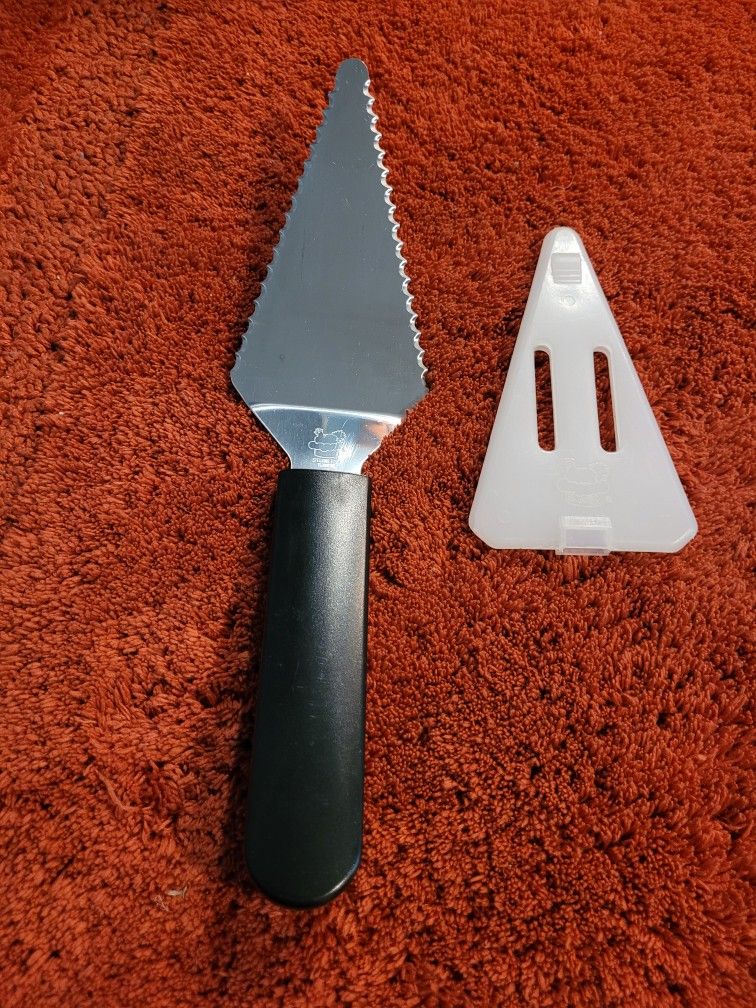 Pampered Chef Pie Cutter With Cover