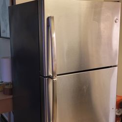 GE Energy Star Top Freezer, Refrigerator 