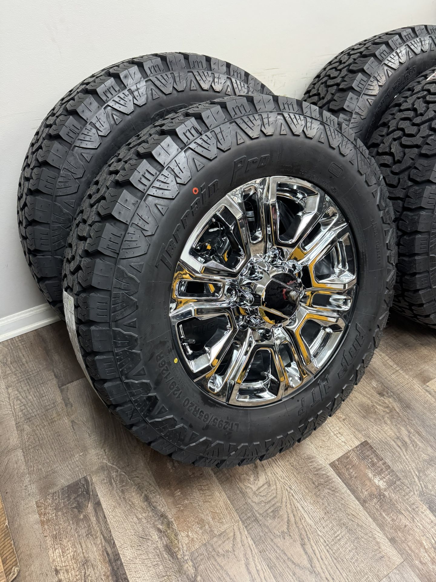 NEW 20 inch Gm style chrome wheels wrapped in LT295/65R20 tires same as a 35.