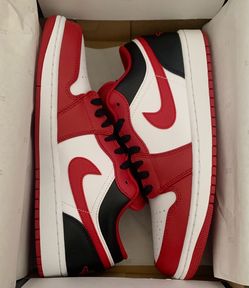 Jordan 1 Low  Bulls Size 9.5