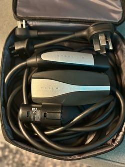 Complete Tesla Gen 2 charger with 3 adapters