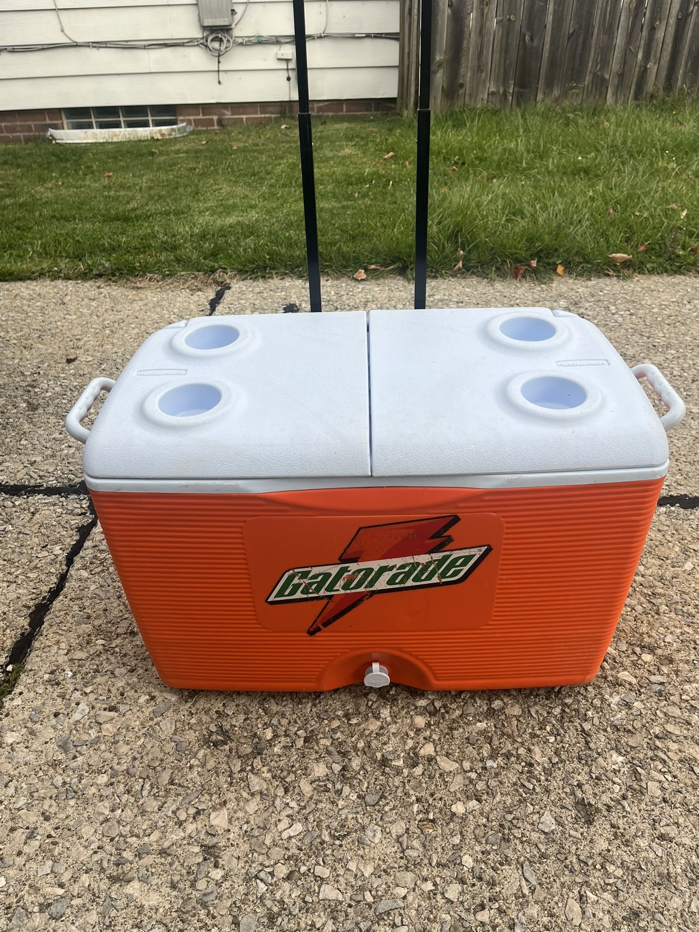 Vintage Rubbermaid Cooler W/ Wheels