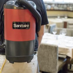 Aspiradora de Mochila Sanitaire SC412B (Solo 4 Usos)