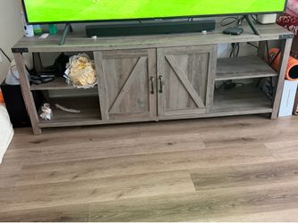 Entertainment center
