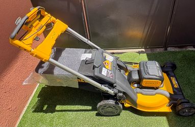 DEWALT 2x20V MAX 21 in. Self Propelled Lawn Mower (TOOL ONLY)