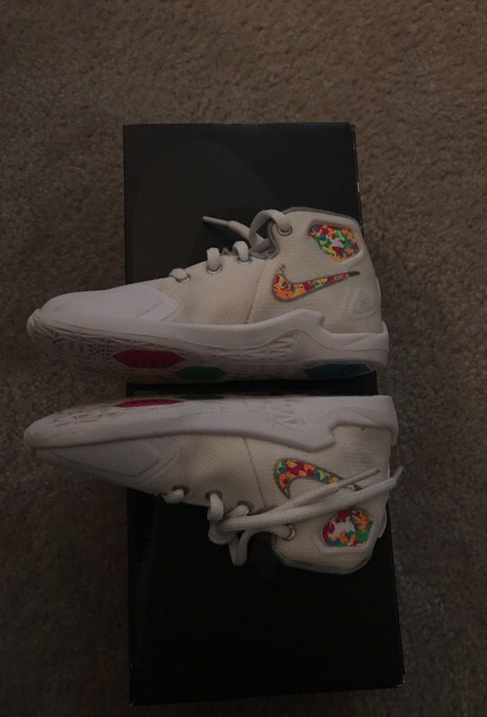 Fruity people´s lebrons size 10c Other - Baby & Kids