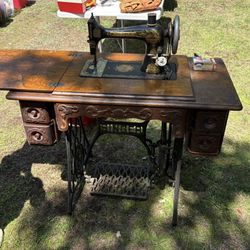 Vintage Singer Sewing Machine 